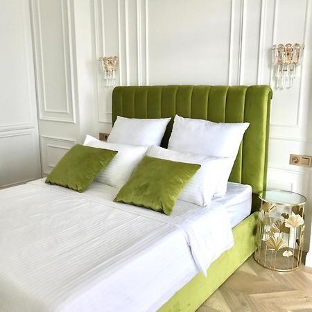 Brand New 1-Bedroom Apartment In City Centre Гори Экстерьер фото