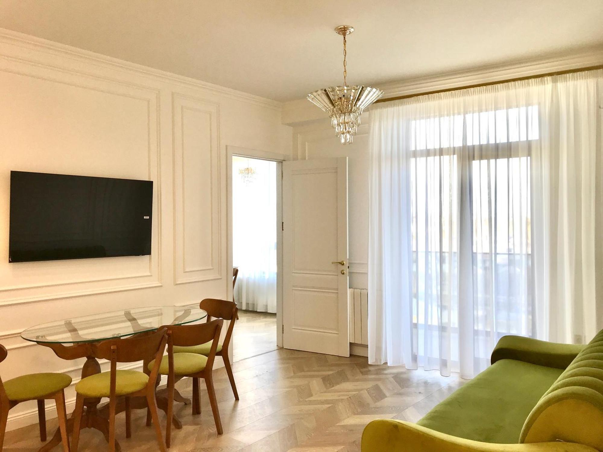 Brand New 1-Bedroom Apartment In City Centre Гори Экстерьер фото